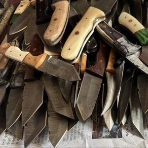 Cuchillos de caza artesanales de acero de Damasco con hoja fija mini tipo Drop Point y mango de madera, de grado industrial para revendedores - Product Image 4