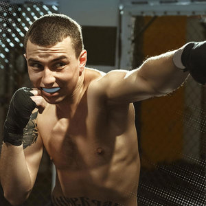 Protège-dents de sport léger et flexible, facile à utiliser et confortable - Product Image 3