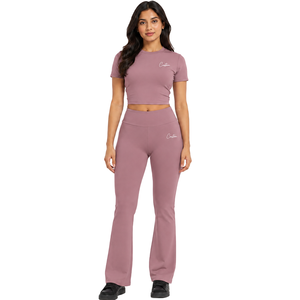 Ensemble de yoga 2 pièces pour femme : haut court à manches courtes et pantalon évasé taille haute – Tenue de sport et fitness personnalisable – Vente en gros – Fabrication de vêtements de sport - Product Image 1
