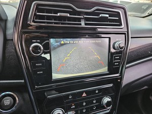 SsangYong Tivoli SUV d'occasion, extérieur blanc, automatique, turbo 1.5L essence, voiture coréenne d'occasion avec sièges en cuir et caméra de recul - Product Image 6
