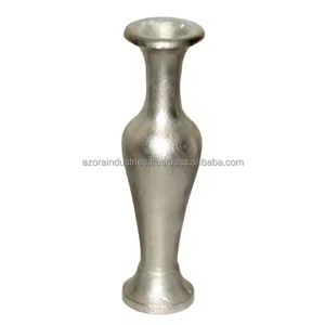 Florero Moderno de Aluminio de Alta Calidad con Acabado Plateado, Hecho a Mano, Ecológico, Decoración para el Hogar, Florero de Mesa de Azora Industries - Product Image 1