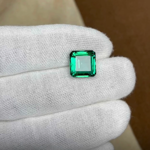 พลอยมรกตธรรมชาติทรงสี่เหลี่ยม สีเขียวสดใส น้ำหนัก 1.70 กะรัต จาก GEMS INTERNATIONAL สำหรับทำเครื่องประดับชั้นดี - Product Image 1