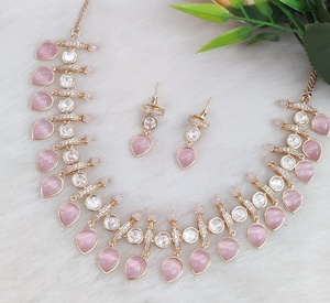 Conjunto de Collar Kundan de Moissanita de Primera Calidad, Diseño Minimalista, Ideal para Vestimenta Étnica y Occidental, Elegante para Oficina y Fiestas - Product Image 4