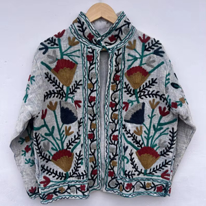 Chaqueta de Invierno de Algodón Ecológico Transpirable Acolchada con Diseño Floral Suzani para Mujer, Hecha a Mano, Bordada, con Cuello Alto, Estilo Bohemio - Product Image 1