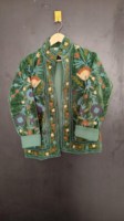Veste Suzani d'hiver en velours tricoté brodé à la main d'inspiration vintage, écologique, respirante, look bohème fusion pour femmes