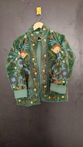 Chaqueta Suzani de Terciopelo Tejida a Mano de Inspiración Vintage con Bordado, Estilo Boho Fusion, Forro de Algodón Vibrante para Mujer - Product Image 2