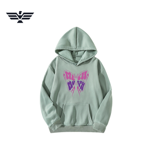 Sudadera con Capucha Negra Oversize Cómoda Unisex Casual con Bolsillo Frontal Tipo Canguro y Letra de Mariposa Rosa en Tejido - Product Image 3