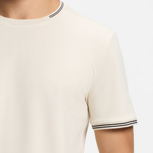 T-shirt pour homme en coton uni, décontracté, doux, respirant et confortable, avec logo personnalisable. - Product Image 4