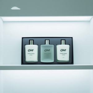 Loción y Tónico para el Cuidado Diario del Equilibrio de Hidratación de la Piel, Fórmula Botánica para Piel Deshidratada, Venta al por Mayor - Product Image 1