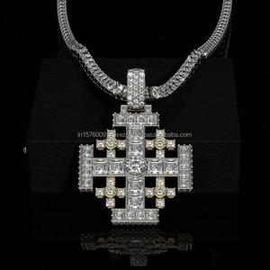 Pendentif religieux fait main avec un design de bijoux hip-hop de luxe et une finition de haute qualité - Product Image 1