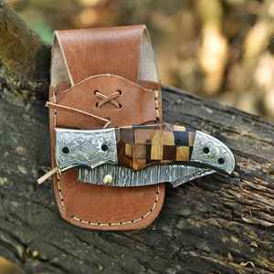 Cuchillo Plegable de Damasco Hecho a Mano, Personalizable, con Mango de Madera, Compatible con OEM, Cuchillo Utilitario para Exteriores, Camping y Supervivencia, con Funda - Product Image 6