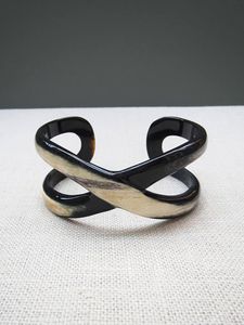 Trendy Buffalo Horn Cuff <b>Bracelet</b> Ideal For Boutique Stores Fashion Retailers And Online Jewelry Businesses - Product Image 1