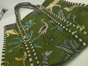 Bolso Tote Acolchado de Algodón Kantha con Estampado de Leopardo, Bolso de Compras Reversible Ecológico con Bolsillo con Cremallera - Product Image 2