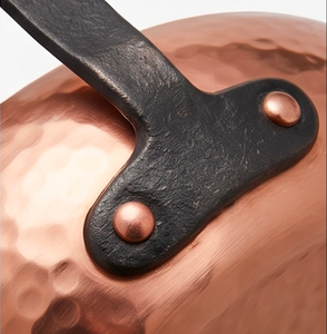 Poêles et ustensiles de cuisine en métal poli or rose, fabriqués à la main, pour usage domestique, hôtelier et en restaurant, et articles de cuisine. - Product Image 2
