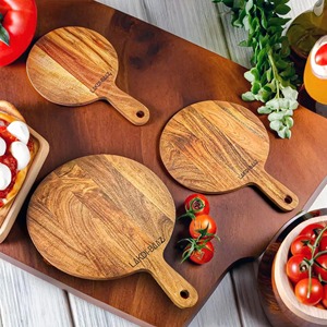 Ensemble de plateaux de service ronds en bois avec poignée, plateau en bois naturel pour servir des pizzas, des collations, du fromage, présentation en cuisine et à table - Product Image 5