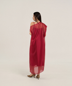 Robe décontractée droite et ample en voile d'organza de soie rouge de luxe, asymétrique à l'épaule, style minimaliste élégant, fabriquée au Vietnam (ODM/OEM) - Product Image 2