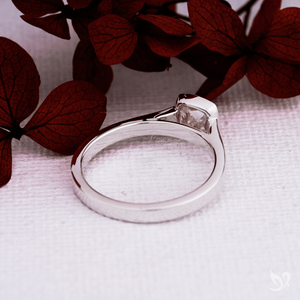 Anillo Solitario con Diamante Cultivado en Laboratorio con Corte Cojín en Oro Blanco de 10K, Certificación IGI, para Regalo de Compromiso, Boda o Aniversario - Product Image 5