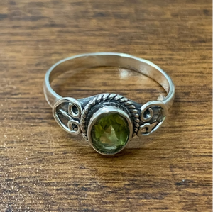 Anillo de Plata de Ley 925 con Piedra Preciosa de Peridoto de 2.2 Gramos, Joyería Vintage para Uso Diario, Bodas, Regalo - Product Image 3