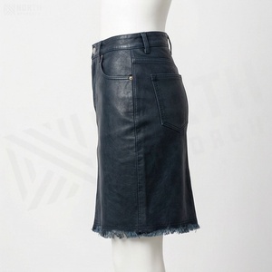 Jupe crayon mini taille haute en similicuir PU pour femme avec poches, brillante, décontractée, couleur unie, toutes saisons, style denim tissé - Product Image 5