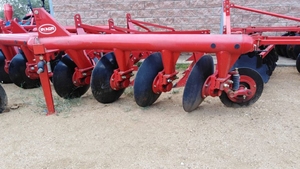 Arado de Discos Hidráulico Desplazable para Tractor 910-3.0, Extra Resistente, Ancho de Trabajo de 3 Metros y Discos con Diámetro de 910 mm - Product Image 6
