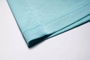 เสื้อโปโลแขนสั้นสีฟ้าอ่อนสำหรับผู้ชาย ลายทางสีดำ - Product Image 5