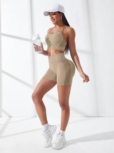 Ensemble de sport d'été sans couture pour femme, débardeur fitness à fines bretelles en Y et short sculptant et liftant les fessiers - Product Image 1