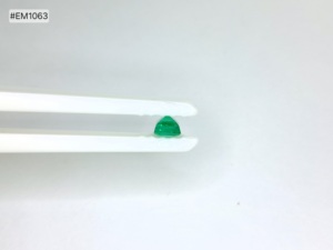 Elegante Esmeralda Zambiana Natural Genuina de Grado 3A, Corte Facetado Octogonal, 1.16ct, Gema Suelta para Collar y Anillo - Product Image 6