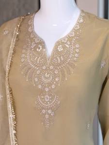 Traje Sharara para Mujer con Trabajo de Lentejuelas, Reversible y Sin Arrugas (Diwali), Material Cosmos y Conjunto con Dupatta - Product Image 4