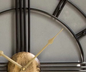 Horloge murale circulaire en métal avec chiffres romains, design minimaliste, mouvement à quartz silencieux pour salon, chambre à coucher, décoration de la maison - Product Image 5