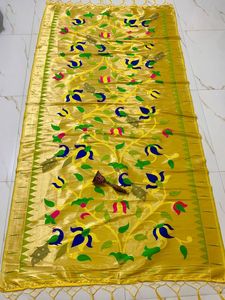 Dupatta Love Bird avec motif lotus sur toute la surface, tissu en soie Jari doux, collection de vêtements traditionnels pour mariage et fêtes - Product Image 3