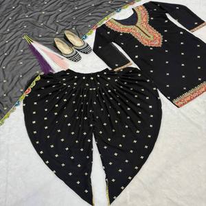 Conjunto de traje Dhoti Salwar VASTRA COTTAGE de georgette sintética pesada con bordado de lentejuelas, top de manga larga y dupatta elegante. - Product Image 3