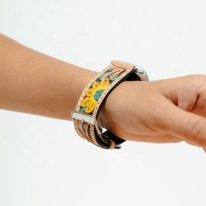Nouvelle arrivée Bracelet de montre pour femmes fait à la main personnalisé en cuir sculpté de style occidental avec peinture usinée caractéristique respirante - Product Image 2