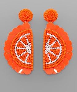 Boucles d'oreilles pendantes modernes style bohème, collection été luxe léger, broderie artisanale, perles de rocaille, tendance, pour mariages, événements et soirées - Product Image 1