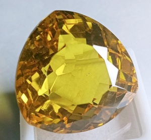 พลอยโทแพซสีเหลืองธรรมชาติทรงทริลเลียนคัท ขนาดพลอยโทแพซสำหรับทำเครื่องประดับ จี้สร้อยคอ ขายส่ง - Product Image 4
