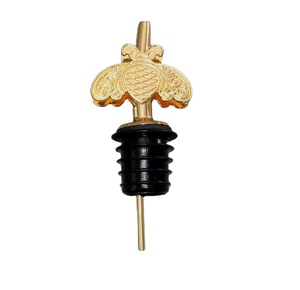 Verseur à vin en forme d'abeille à double couche, personnalisé en usine, en alliage de zinc fabriqué par moulage sous pression et gravure fine en relief. - Product Image 1