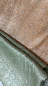 Brocart Meena Opulent : Tissage traditionnel en soie de Banarasi avec des détails Zari complexes - Product Image 2