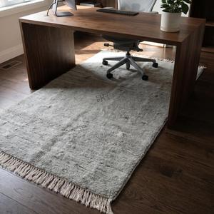 Tapis d'intérieur classique en laine florale fait main de qualité supérieure, tapis à poils ras doux et texturés pour chambre à coucher et décoration intérieure - Product Image 3