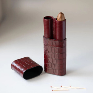 Estuche de Cuero para Cigarros con Cortador Integrado, Accesorio de Lujo, Almacenamiento Seguro para Cigarros, Precio Razonable, Color y Tamaño Personalizables - Product Image 1