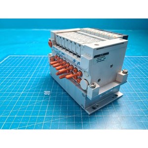 Base de distributeur de électrovannes SMC VV5Q11-ULB000113, utilisée telle qu'elle est, pièces d'équipement semi-conducteur d'occasion - Product Image 6