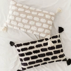 ปลอกหมอนอิงสไตล์โบโฮหรูหรา ตกแต่งห้องนั่งเล่น ปรับแต่งได้พร้อมพู่ห้อย ดีไซน์เนอร์โบโฮ จาก INDIAN TEXTILES H/L - Product Image 1