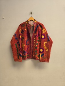 เสื้อแจ็คเก็ตกำมะหยี่สีส้มไหม้ลายซูซานีสำหรับผู้หญิง งานแฮนด์เมด ปักลายหลากสี สไตล์โบโฮ เอธนิค เสื้อโค้ทดีไซน์เนอร์ เสื้อคลุมผ้าฝ้าย - Product Image 1