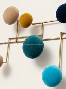 Porte-vêtements mural extensible moderne en acier inoxydable avec crochets en velours, support de rangement multifonctionnel pour vêtements - Product Image 5