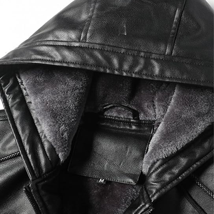 Chaqueta de cuero sintético para hombre, chaqueta de motociclista tipo bomber con forro polar y capucha - Product Image 4