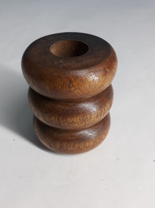 Soporte de luz en T de madera de mango hecho a mano con acabado marrón, diseño religioso, soporte para velas votivas, decoración artesanal de Navidad - Product Image 6