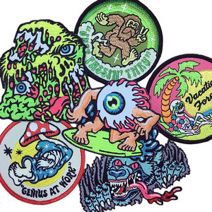 Patchs brodés personnalisés en gros à coudre ou thermocollants avec fermeture auto-agrippante pour sweats à capuche - Product Image 1