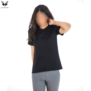 Camiseta Casual de Última Moda 2026, Servicio OEM, Nueva Llegada, Corte Holgado, Color Negro Sólido, Camisetas Casuales Lisas para Mujer - Product Image 2
