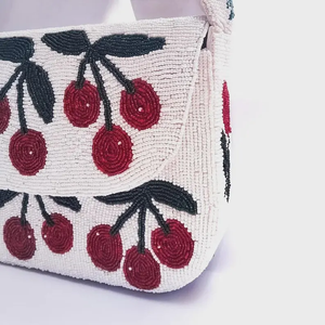 Sac à main de style artisanal Whimsy Art Craft, dupe du sac Staud |   Sac brodé de perles cerises |   Fermeture à boutons faite à la main, écologique, d'inspiration vintage, de luxe - Product Image 5