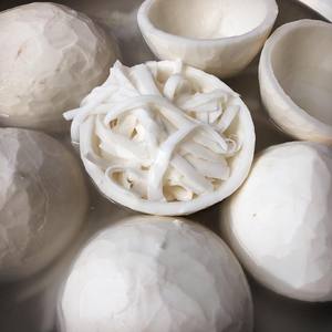 Viande de noix de coco congelée de qualité supérieure, issue de jeunes noix de coco fraîches, en forme entière, en demi-cubes ou en copeaux. - Product Image 5