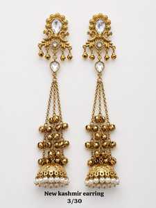 Pendientes Jhumka de Diseño con Piedras Verdes y Rosas, Chapados en Oro, Estilo Kashmiri, con Perlas, para Novias, Bodas y Fiestas - Product Image 5