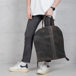 Porte-Habit en Cuir Premium Léger et de Luxe Fait Main avec Manches pour Vêtements, Fermeture Éclair Robuste, Idéal pour Voyages Décontractés et Affaires - Product Image 1